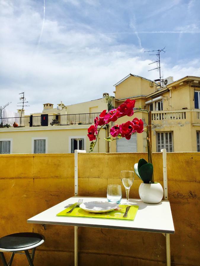 Appartment Le Charme Du Bourgeois Niza Exterior foto
